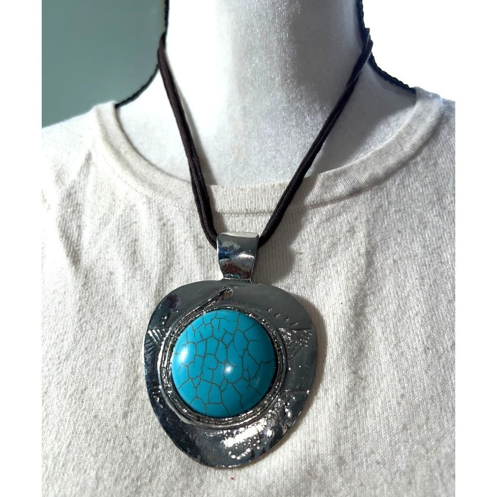 Vintage Erica Lyons Blue Howlite Pendant -- 18"